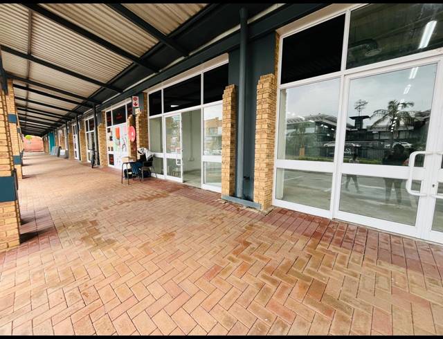 300M² RETAIL TO LET IN FOURWAYS